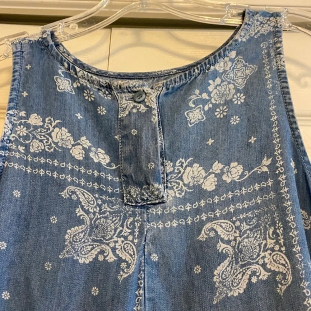 NWT lightweight Tencel dress. Cute keyhole w/ button closure on back. Pockets. - Picture 8 of 9